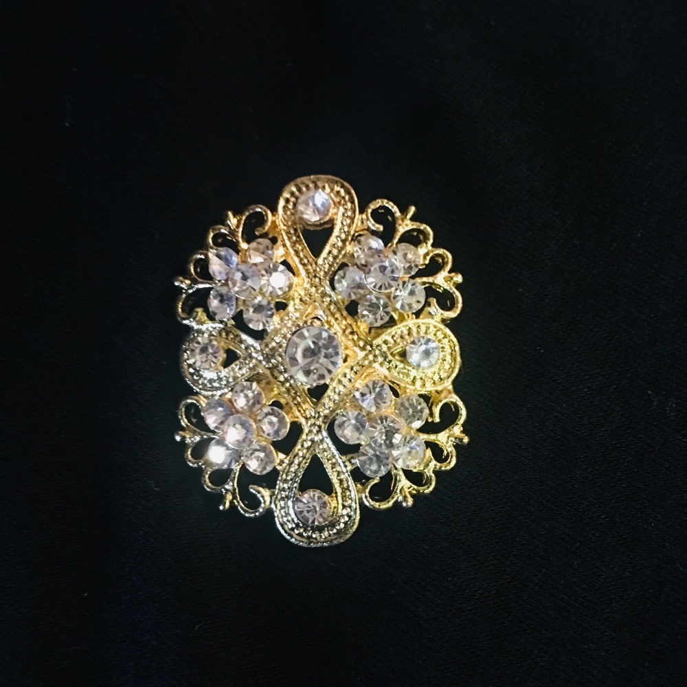 💥Host Pick💥 1” Gold Brooch w/White Rhinestones